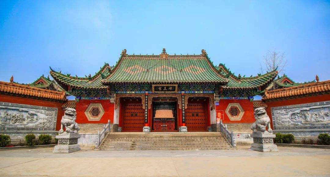 湬